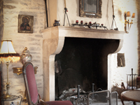 Fireplace | Cuverie du chateau - Guest rooms